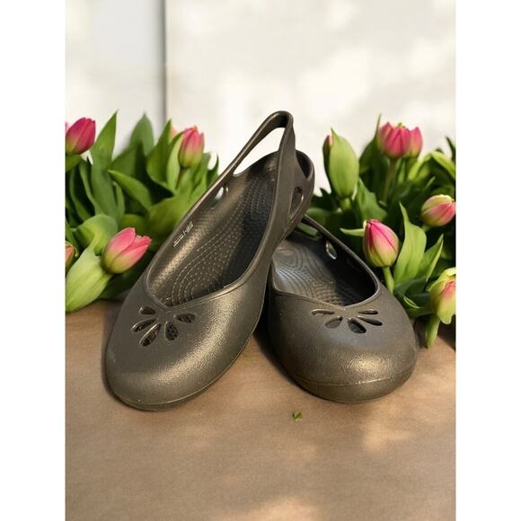 Black Sling Back Crocs Sandals Woman's Shoes Flats Slip Ons Size 8 - Picture 1 of 6